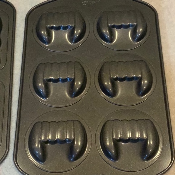 Wilton nonstick witch finger and vampire teeth cake baking molds Halloween - Picture 5 of 7